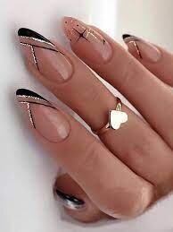 Nude-Nails-with-Black-Strict-Lines-6