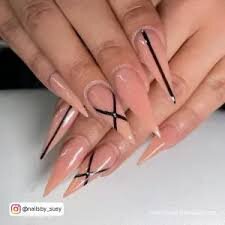 Nude-Nails-with-Black-Strict-Lines-8