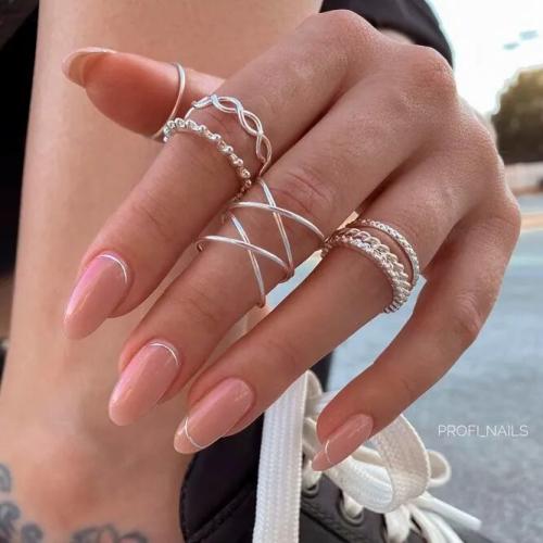 Nude-Wedding-Manicure-for-Perfect-Bridal-Look-2