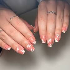 Nude-Wedding-Manicure-for-Perfect-Bridal-Look-5