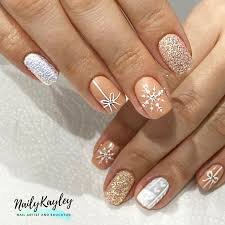 Nude-and-White-Christmas-Nails-7