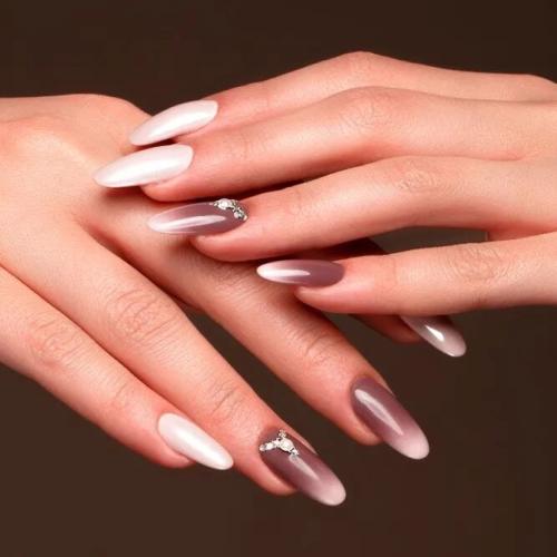Ombre-Almond-Nails-3
