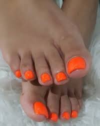 Orange-Hues-For-Toe-Nails-10