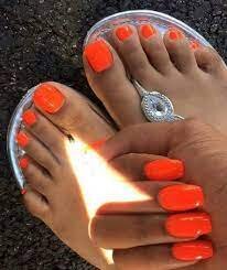 Orange-Hues-For-Toe-Nails-4