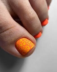 Orange-Hues-For-Toe-Nails-9