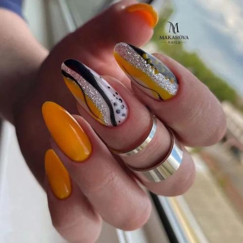 Orange-Hues-for-Almond-Shaped-Nails-2