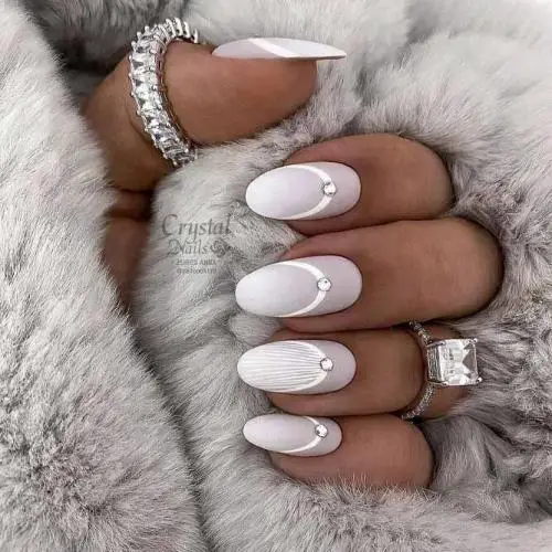 Oval-White-Acrylic-Nails-Designs-1