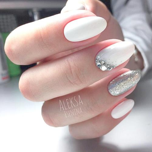 Oval-White-Acrylic-Nails-Designs-3