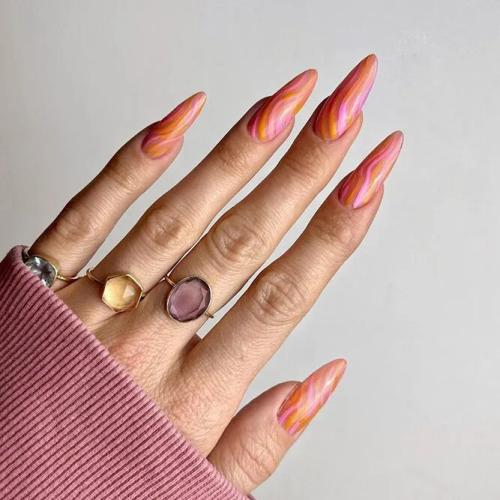 Peach-Accents-For-Your-Nails-1