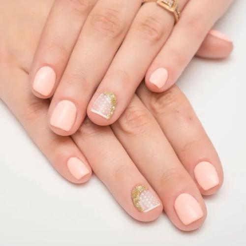 Peach-And-White-Nails-2