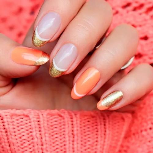 Peach-Nails-With-Glitter-2