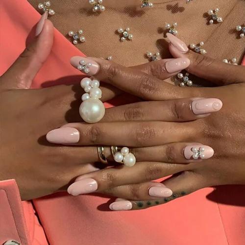 Pearl-Detail-Luxury-Nails-1