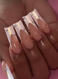 Pearl-Detail-Luxury-Nails-5