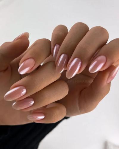 Pearlescent-Almond-Nails-1