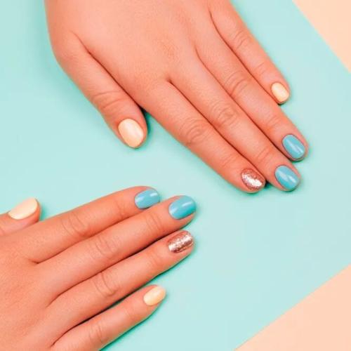 Perfect-Combination-of-Aqua-And-Different-Nail-Polishes-2