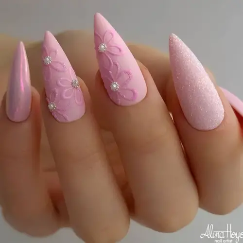 Pink-Nail-Polish-With-Glitter-or-Rhinestones-3