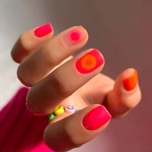 Pink-Nails-And-Geometry-1