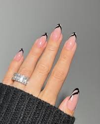 Pink-and-Black-Wedding-Nail-Idea-4