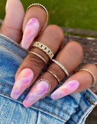 Pink-and-White-Marble-Nails-4