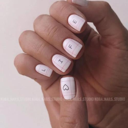 Pink-and-White-Nails-with-Geometric-1