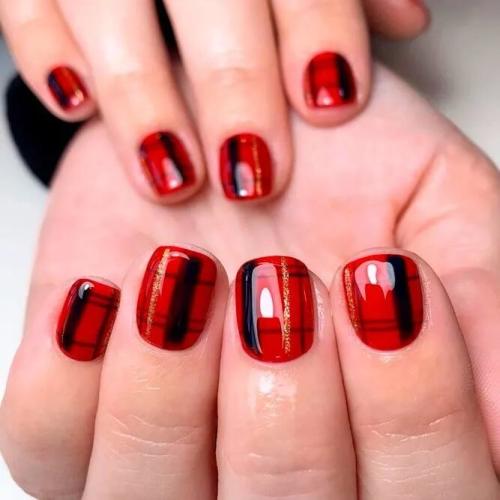 Plaid-Nails-for-Fall-Manicure-2