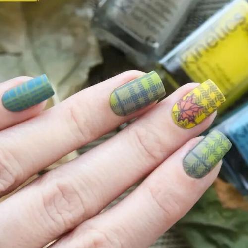 Plaid-Nails-for-Fall-Manicure-3