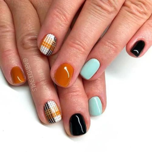 Plaid-Nails-for-Fall-Manicure-4