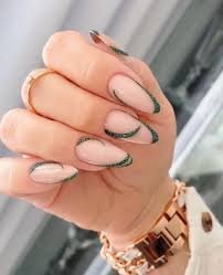 Pointy-Nails-Designs-for-Everyday-10