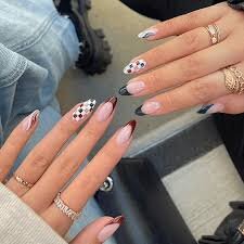 Pointy-Sassy-Nails-5