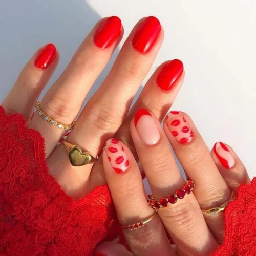 Red-Short-Nails-4