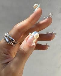 Rhinestones-Accent-Nails-Emphasize-Your-Personality-10