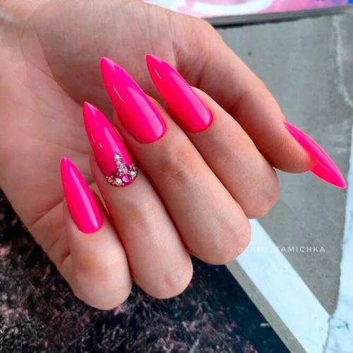 Rhinestones-Accent-Nails-Emphasize-Your-Personality-2