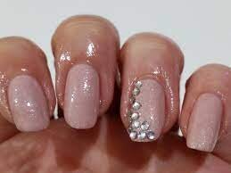 Rhinestones-Accent-Nails-Emphasize-Your-Personality-3