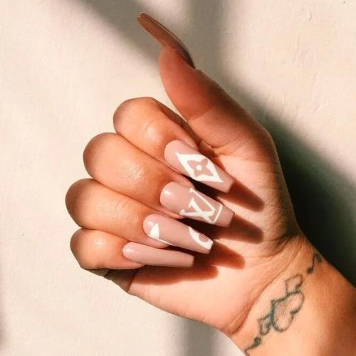 Rich-Branded-Luxury-Nails-Designs-1