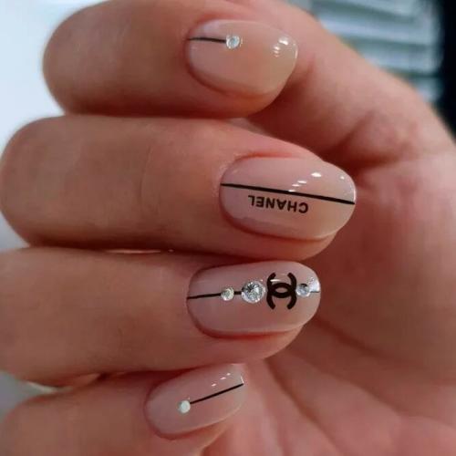 Rich-Branded-Luxury-Nails-Designs-2