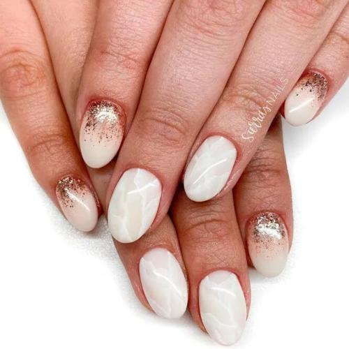 Rich-Gold-Glitter-Gradient-on-Nails-1
