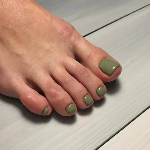 Sage-Green-Toes-1