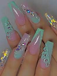 Scattering-Of-Rhinestones-On-Accented-Finger-4