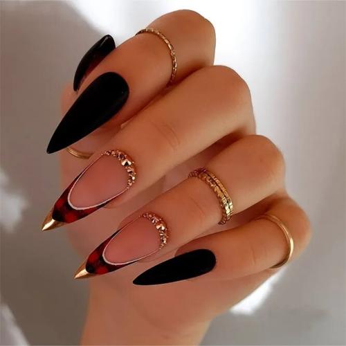 Sexy-Red-and-Black-Stiletto-Nail-Art-1