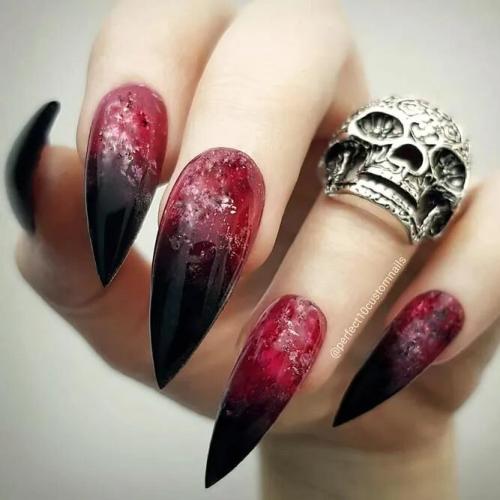 Sexy-Red-and-Black-Stiletto-Nail-Art-3