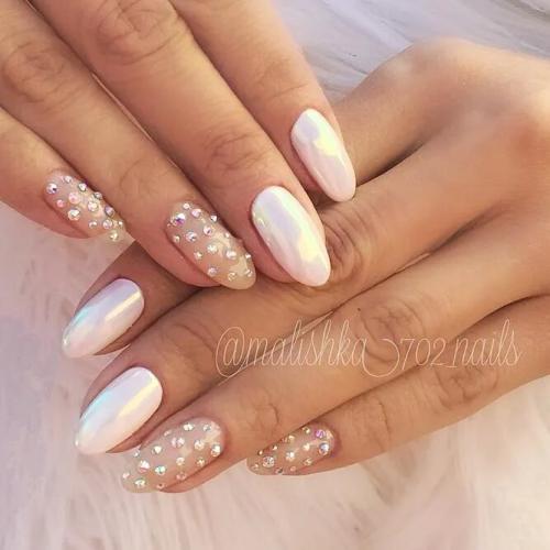 Shiny-Jewelry-On-Your-White-Nails-1