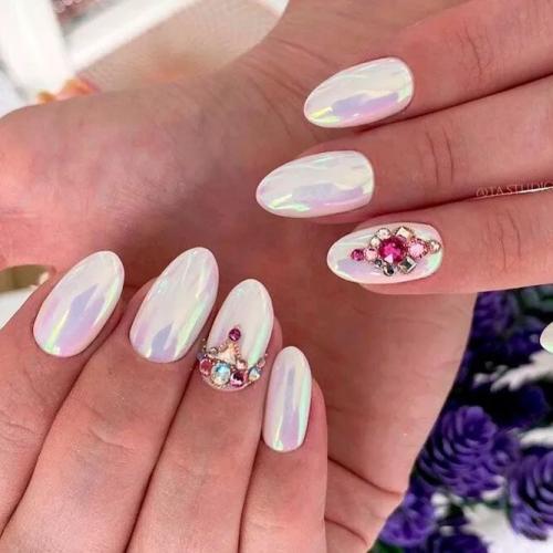 Shiny-Jewelry-On-Your-White-Nails-2