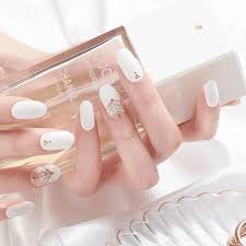 Shiny-Jewelry-On-Your-White-Nails-6