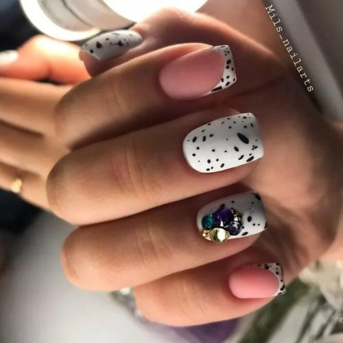 Short-Acrylic-Manicure-with-Rhinestones-3