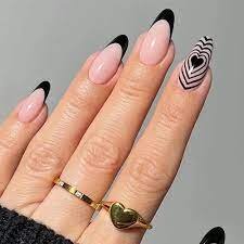 Short-Almond-Acrylic-Nails-5