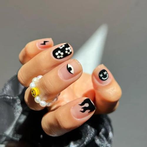 Short-Black-and-White-Nail-Designs-3