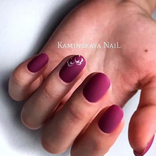 Short-Burgundy-Matte-Nail-Polish-3