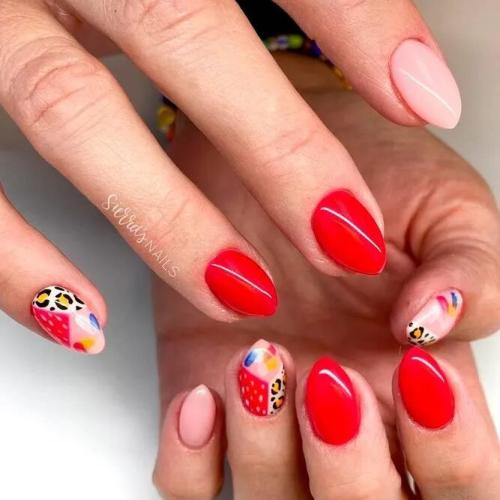 Short-Nail-with-Abstract-Art-1