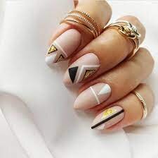 Short-Nail-with-Abstract-Art-2