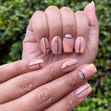 Short-Nail-with-Abstract-Art-3